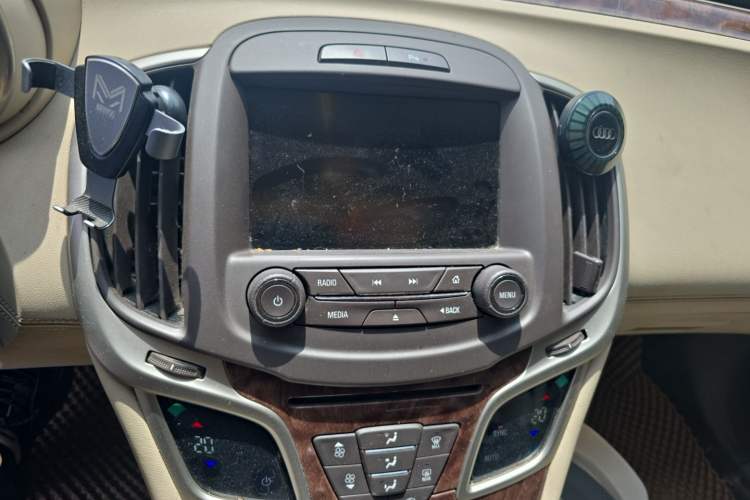 Used Buick LaCrosse 2013 2.4L SIDI Leading Comfort Version Audio And AC Panel