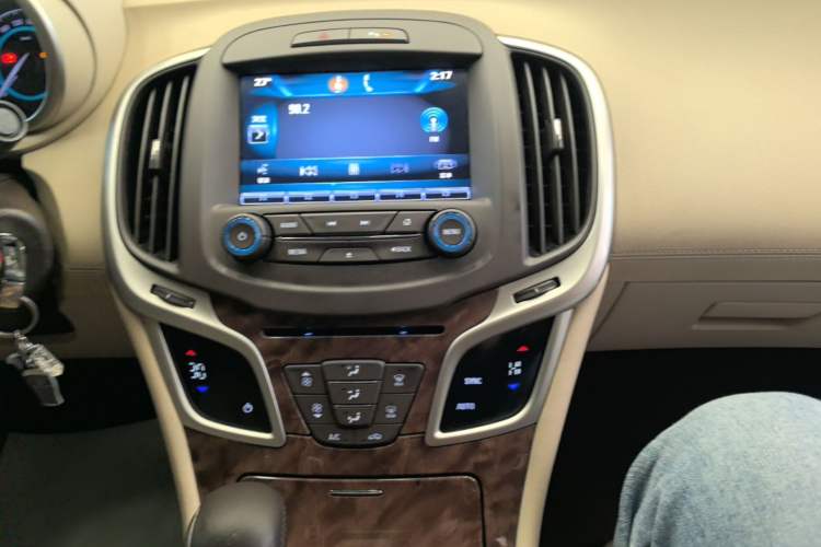 Used Buick LaCrosse 2013 2.4L SIDI Leading Comfort Version Audio And AC Panel