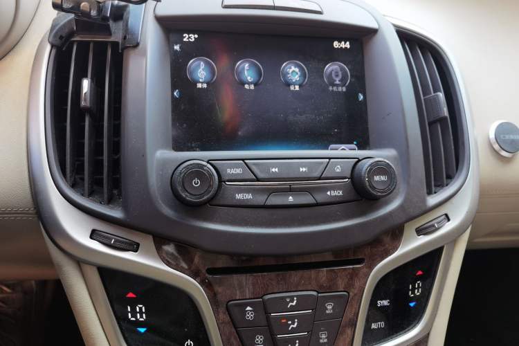 Used Buick LaCrosse 2013 2.4L SIDI Leading Comfort Version Audio And AC Panel