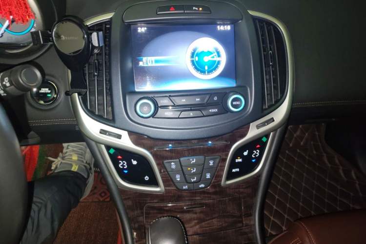 Used Buick LaCrosse 2013 2.4L SIDI Elite Comfort Version Audio And AC Panel