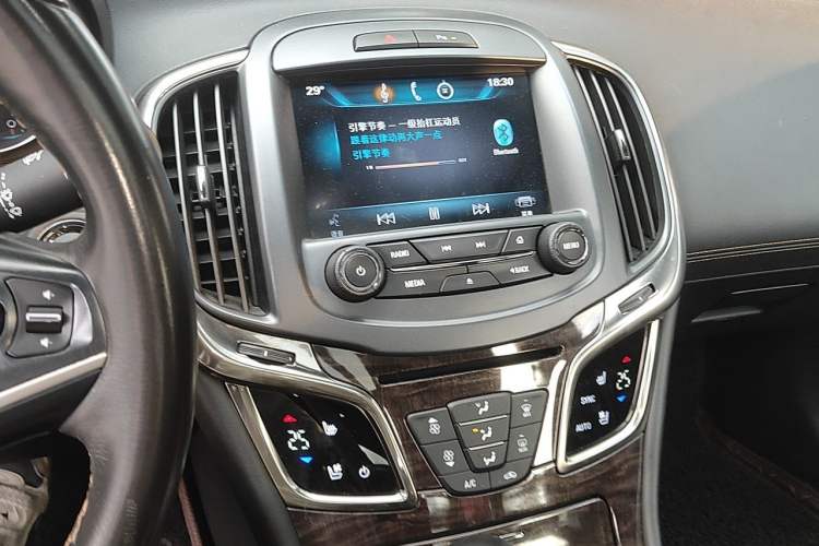 Used Buick LaCrosse 2013 2.4L SIDI Luxury Comfort Edition Audio And AC Panel