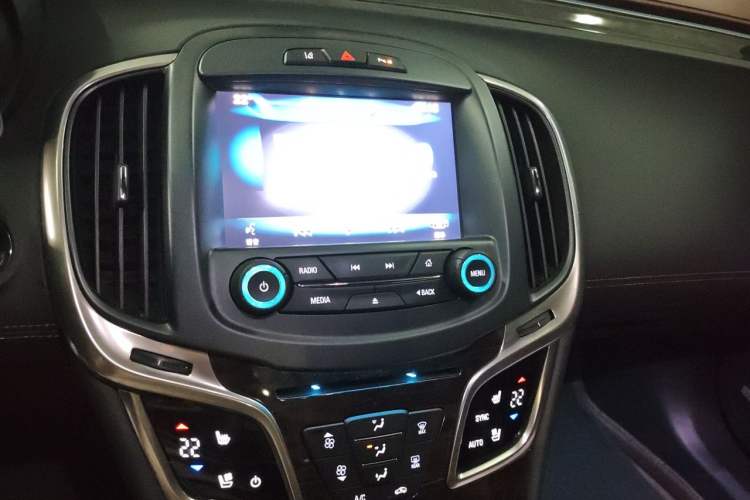 Used Buick LaCrosse 2013 3.0L SIDI V6 Smart Luxury Flagship Model Audio And AC Panel