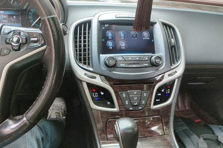 Used Buick LaCrosse 2013 2.4L SIDI Elite Comfort Version Audio And AC Panel