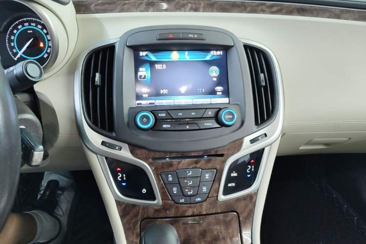 Used Buick LaCrosse 2013 2.4L SIDI Leading Comfort Version Audio And AC Panel