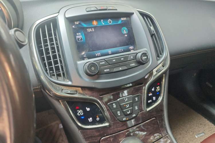 Used Buick LaCrosse 2013 2.0T SIDI Smart Luxury Flagship Edition Audio And AC Panel