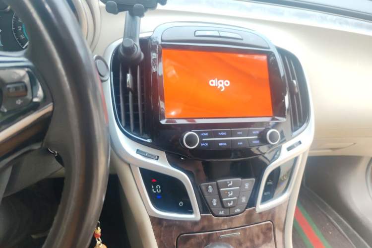 Used Buick LaCrosse 2013 2.4L SIDI Leading Comfort Version Audio And AC Panel