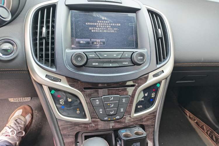 Used Buick LaCrosse 2013 2.4L SIDI Leading Comfort Version Audio And AC Panel