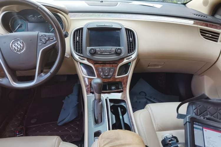 Used Buick LaCrosse 2013 2.4L SIDI Leading Comfort Version Audio And AC Panel