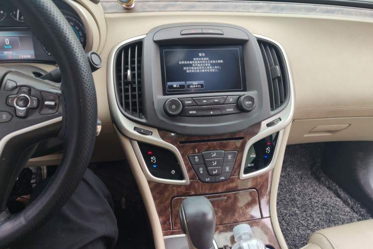 Used Buick LaCrosse 2013 2.4L SIDI Leading Comfort Version Audio And AC Panel