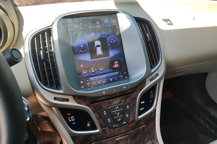 Used Buick LaCrosse 2013 2.4L SIDI Leading Comfort Version Audio And AC Panel