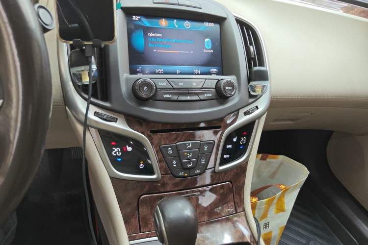 Used Buick LaCrosse 2013 2.4L SIDI Elite Comfort Version Audio And AC Panel