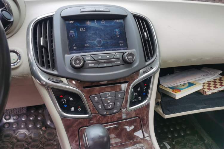 Used Buick LaCrosse 2013 2.4L SIDI Luxury Comfort Edition Audio And AC Panel