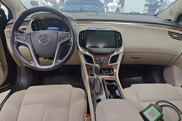 Used Buick LaCrosse 2013 2.4L SIDI Leading Comfort Version Center Console