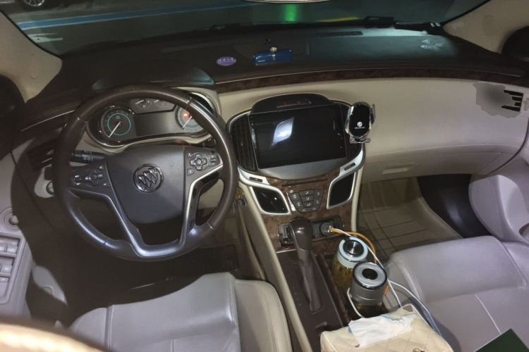 Used Buick LaCrosse 2013 2.4L SIDI Leading Comfort Version Center Console