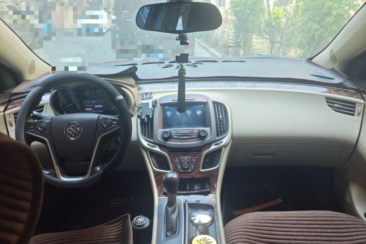 Used Buick LaCrosse 2013 2.4L SIDI Leading Comfort Version Center Console