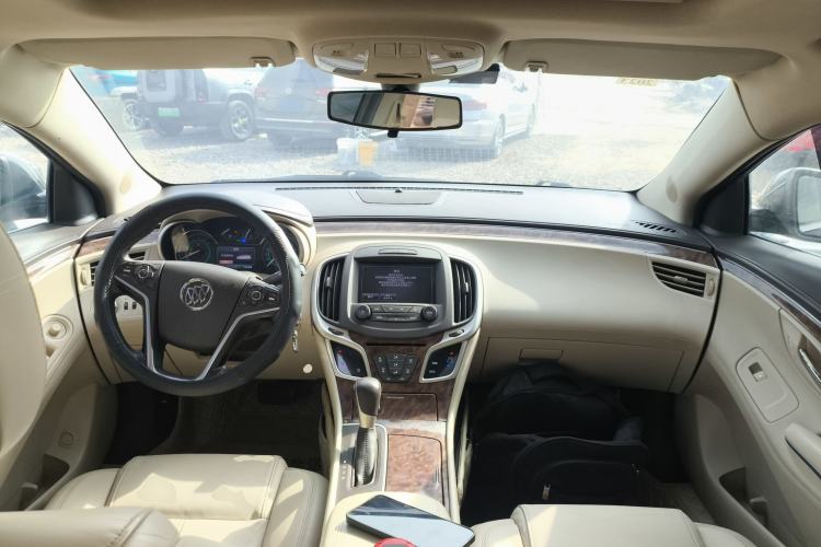 Used Buick LaCrosse 2013 2.4L SIDI Leading Comfort Version Center Console