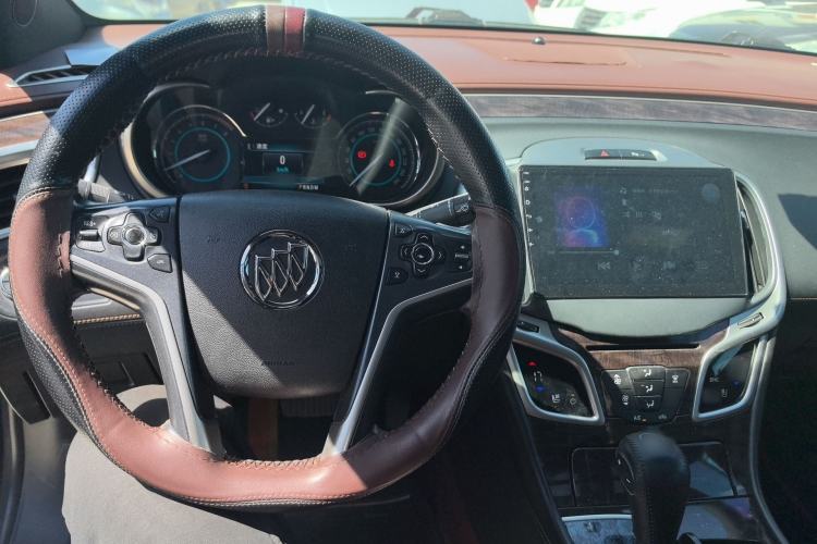 Used Buick LaCrosse 2013 2.4L SIDI Elite Comfort Version Center Console