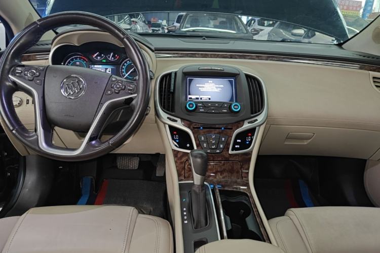 Used Buick LaCrosse 2013 2.4L SIDI Leading Comfort Version Center Console