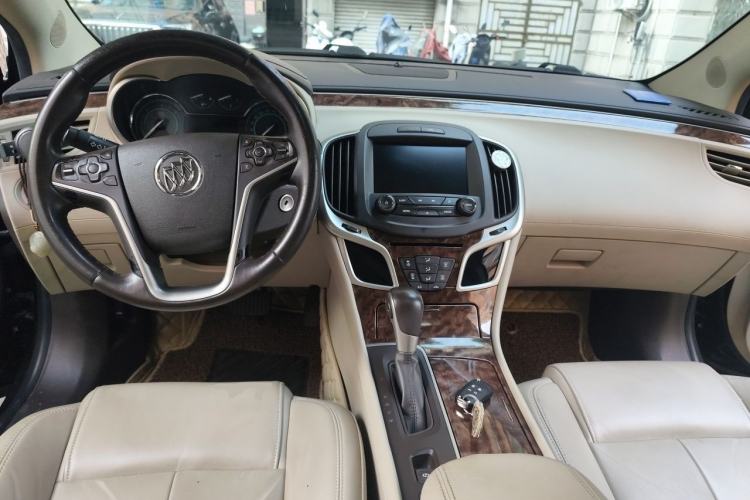 Used Buick LaCrosse 2013 2.4L SIDI Leading Comfort Version Center Console
