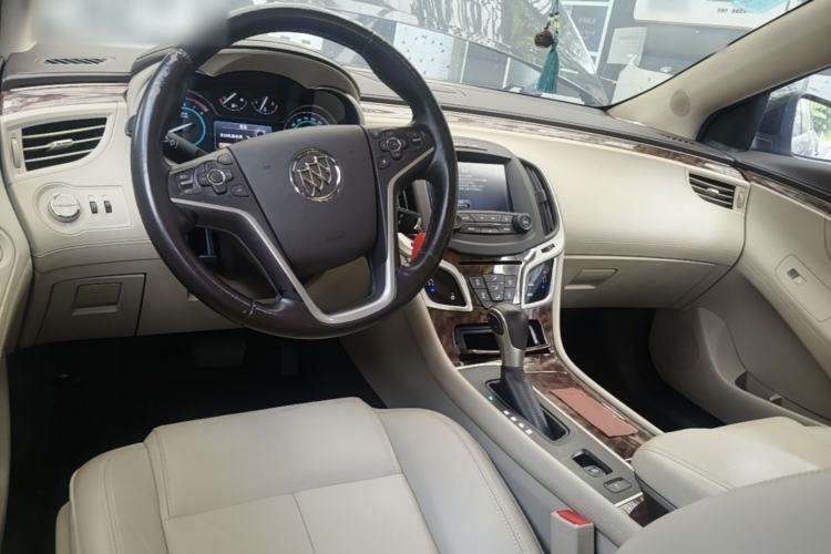 Used Buick LaCrosse 2013 2.4L SIDI Leading Comfort Version Center Console