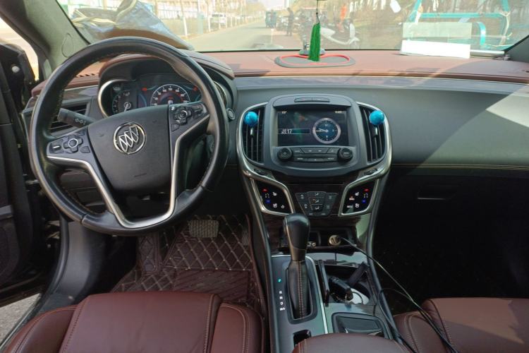Used Buick LaCrosse 2013 2.4L SIDI Luxury Comfort Edition Center Console