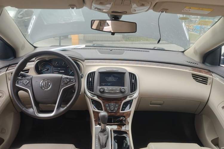 Used Buick LaCrosse 2013 2.4L SIDI Leading Comfort Version Center Console