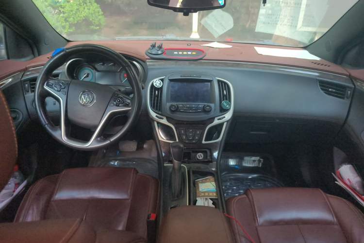 Used Buick LaCrosse 2013 2.4L SIDI Elite Comfort Version Center Console
