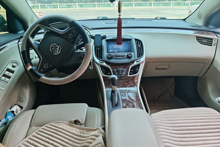 Used Buick LaCrosse 2013 2.4L SIDI Leading Comfort Version Center Console