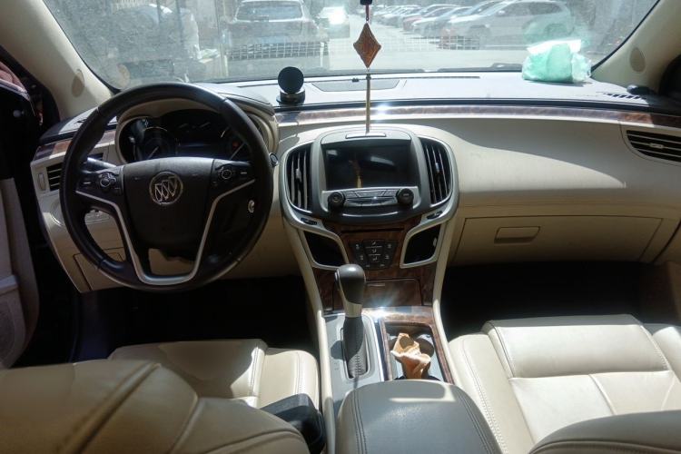 Used Buick LaCrosse 2013 2.4L SIDI Leading Comfort Version Center Console