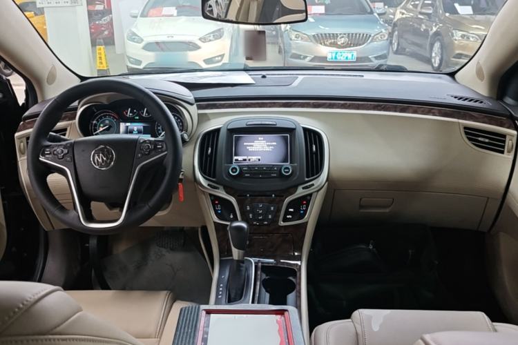 Used Buick LaCrosse 2013 2.4L SIDI Leading Comfort Version Center Console