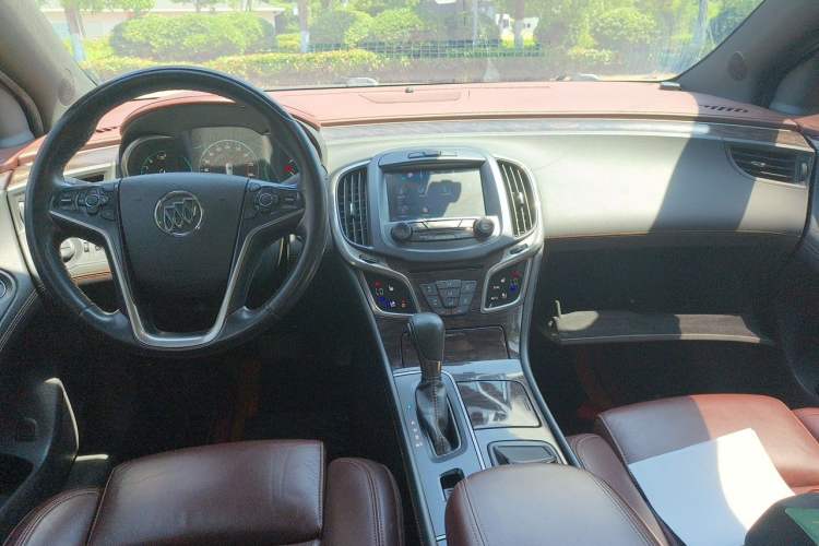 Used Buick LaCrosse 2013 3.0L SIDI V6 Smart Luxury Flagship Model Center Console