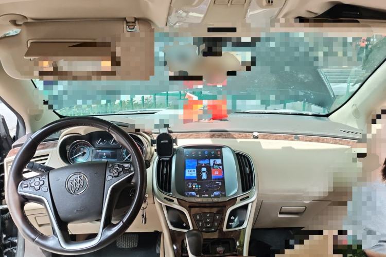 Used Buick LaCrosse 2013 2.4L SIDI Leading Comfort Version Center Console