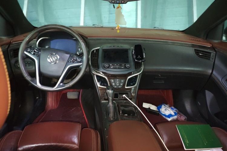 Used Buick LaCrosse 2013 3.0L SIDI V6 Smart Luxury Flagship Model Center Console