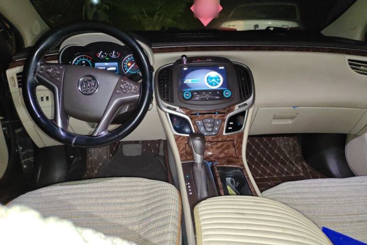 Used Buick LaCrosse 2013 2.4L SIDI Leading Comfort Version Center Console