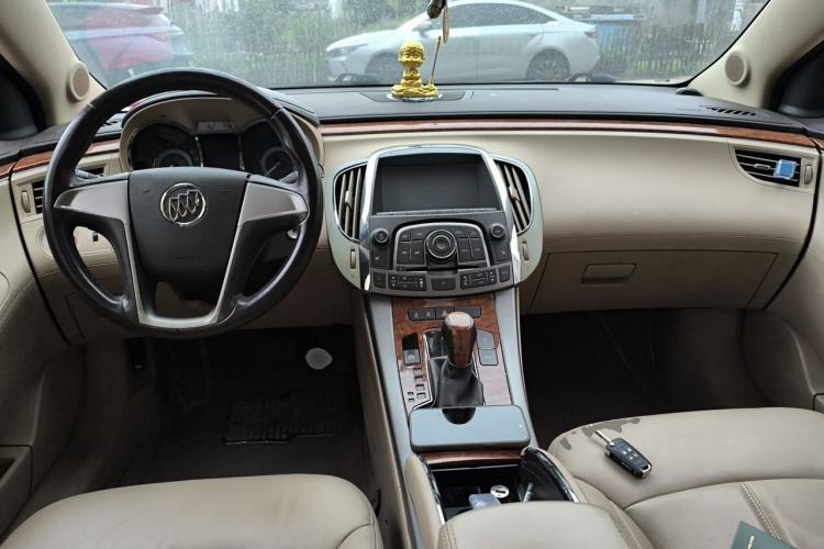 Used Buick LaCrosse 2013 2.4L SIDI Leading Comfort Version Center Console