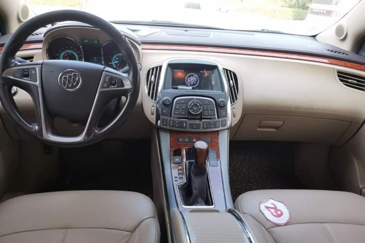 Used Buick LaCrosse 2013 2.4L SIDI Elite Comfort Version Center Console
