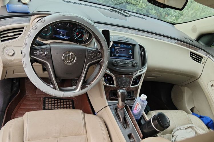 Used Buick LaCrosse 2013 2.4L SIDI Elite Comfort Version Center Console