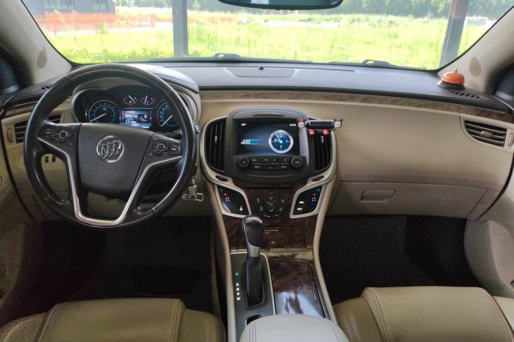 Used Buick LaCrosse 2013 2.4L SIDI Leading Comfort Version Center Console