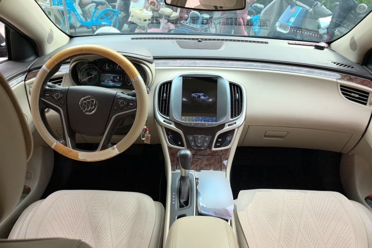 Used Buick LaCrosse 2013 2.4L SIDI Leading Comfort Version Center Console