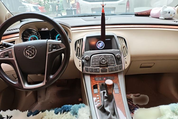 Used Buick LaCrosse 2013 2.4L SIDI Elite Comfort Version Center Console