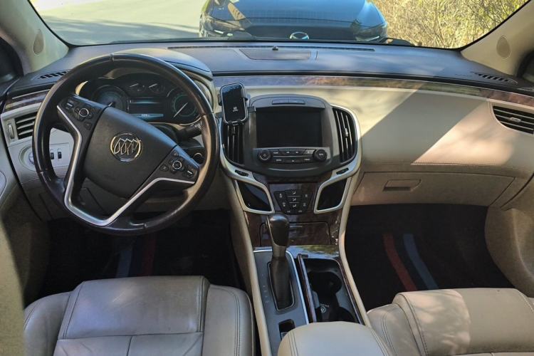Used Buick LaCrosse 2013 2.4L SIDI Leading Comfort Version Center Console