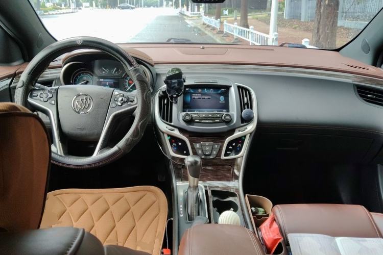 Used Buick LaCrosse 2013 2.4L SIDI Elite Comfort Version Center Console