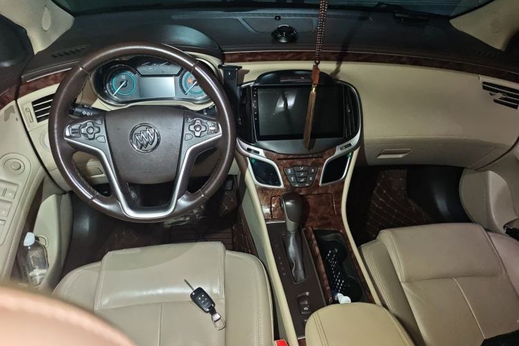 Used Buick LaCrosse 2013 2.4L SIDI Leading Comfort Version Center Console