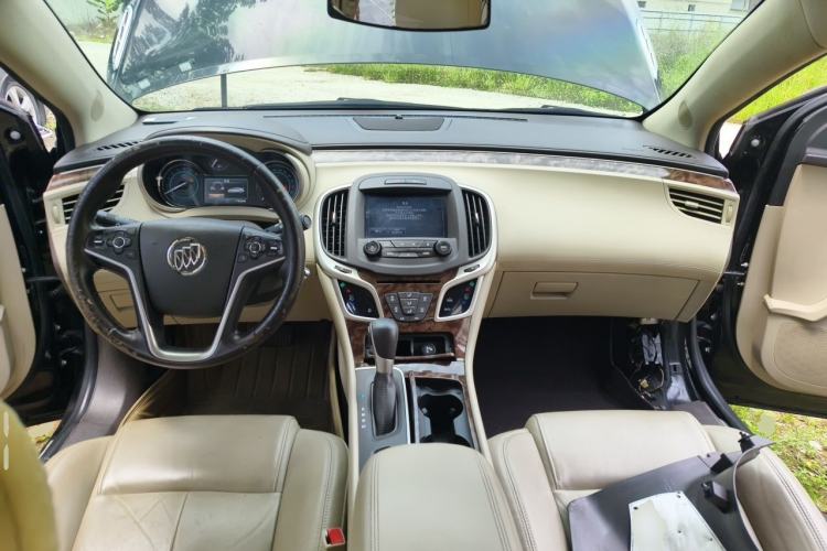 Used Buick LaCrosse 2013 2.4L SIDI Leading Comfort Version Center Console