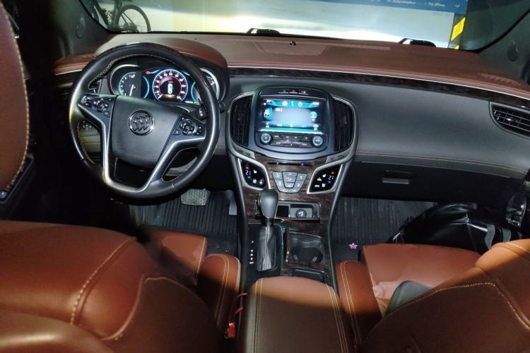 Used Buick LaCrosse 2013 3.0L SIDI V6 Smart Luxury Flagship Model Center Console