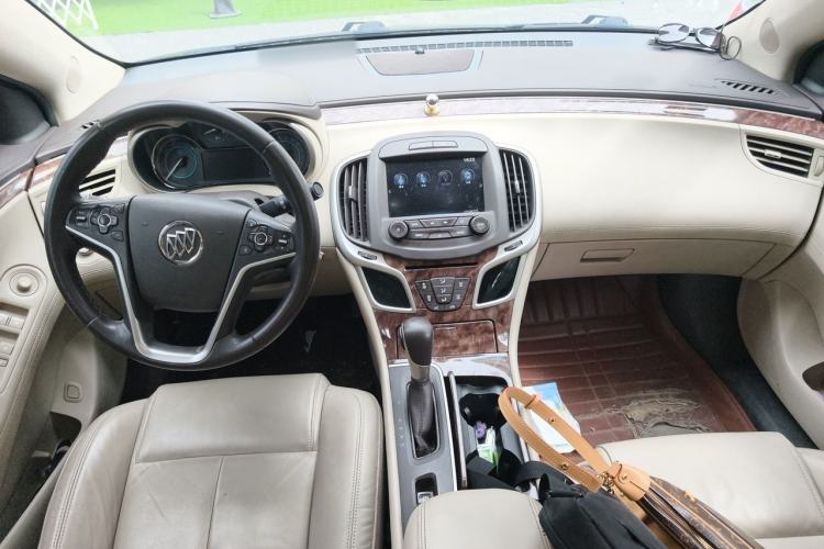 Used Buick LaCrosse 2013 2.4L SIDI Leading Comfort Version Center Console