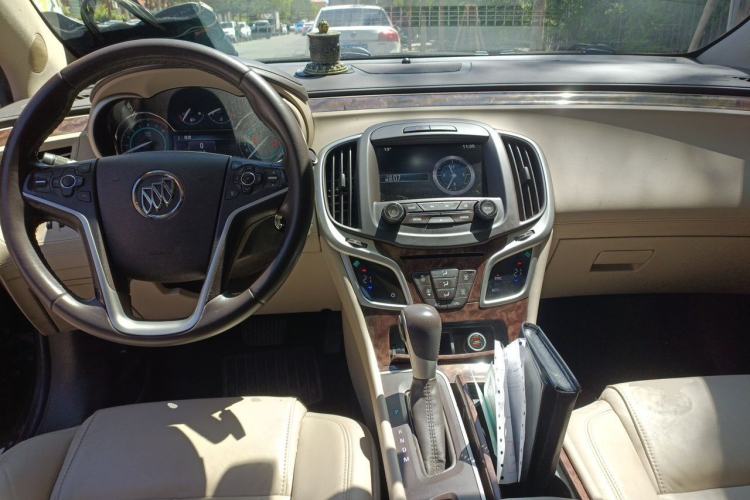 Used Buick LaCrosse 2013 2.4L SIDI Leading Comfort Version Center Console