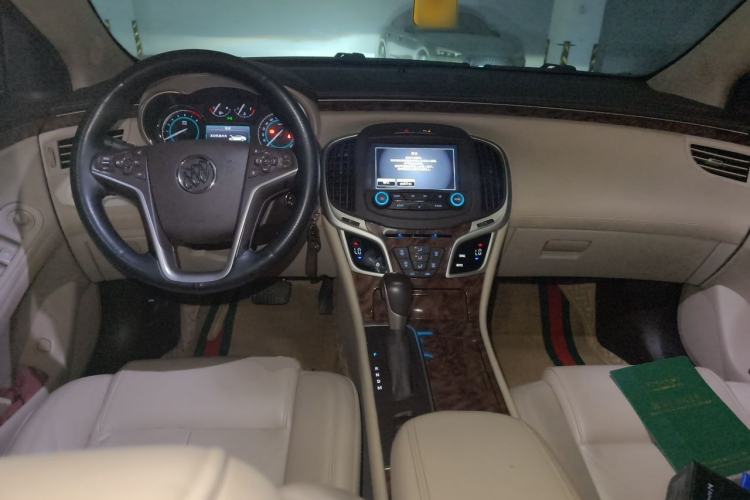 Used Buick LaCrosse 2013 2.4L SIDI Leading Comfort Version Center Console