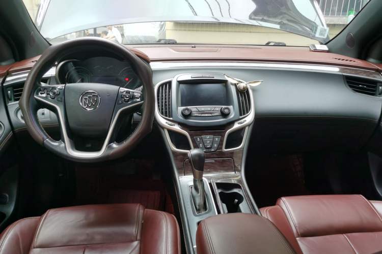 Used Buick LaCrosse 2013 2.4L SIDI Elite Comfort Version Center Console