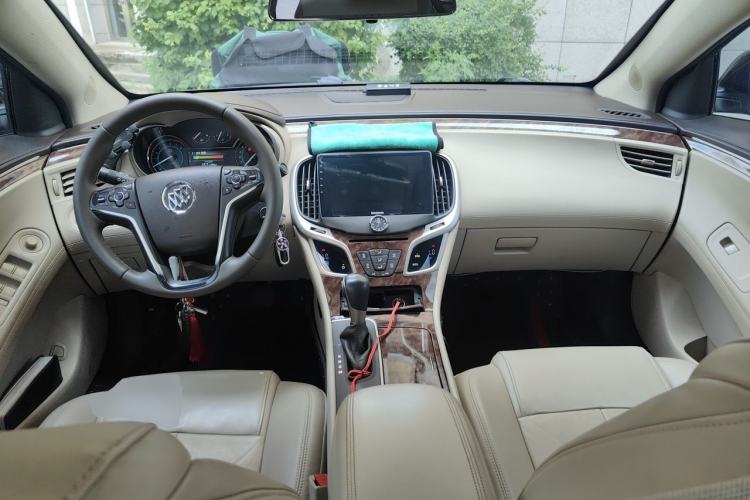 Used Buick LaCrosse 2013 2.4L SIDI Leading Comfort Version Center Console